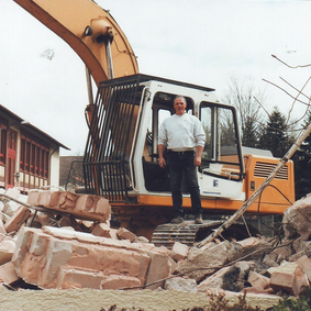 Berthold Stenger mit Bagger